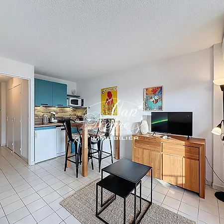 3 Personnes Classe 2 Etoiles Avec Terrasse A 500m De La Cavaliere 아파트