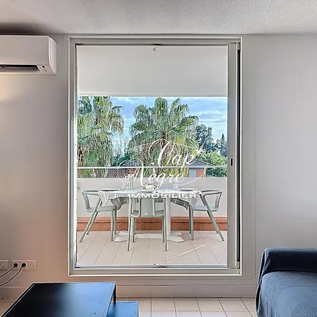 3 Personnes Classe 2 Etoiles Avec Terrasse A 500m De La Cavaliere 아파트 Aigue-Belle
