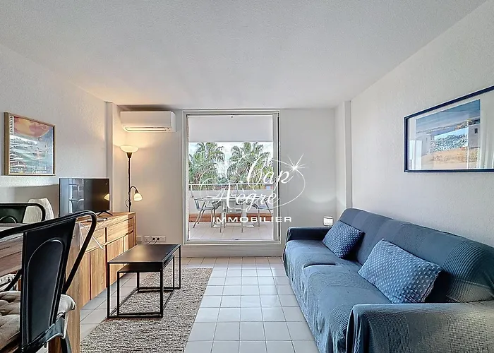 3 Personnes Classe 2 Etoiles Avec Terrasse A 500m De La Cavaliere Aigue-Belle